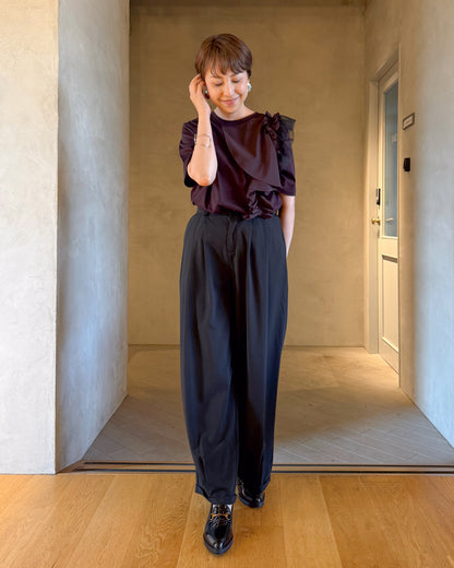 アシメ仕立ての美人フリルT
